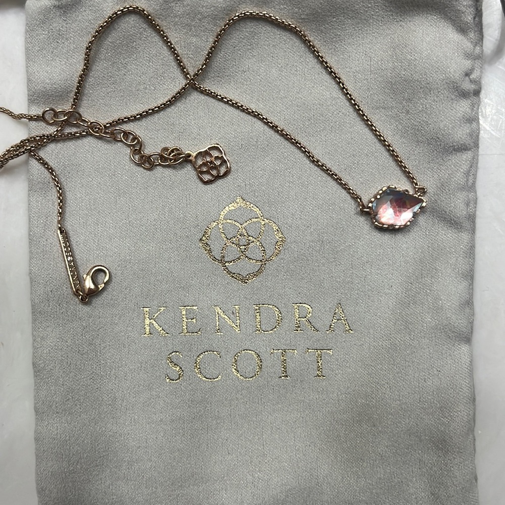 Kendra Scott necklace